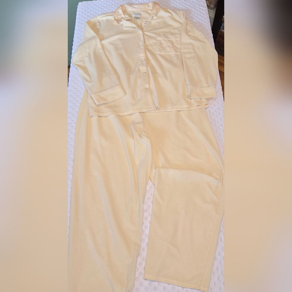 AMANDA STEWART Flannel Pale Yellow Cozy Embroidered 2 Piece PAJAMAS SIZE XL